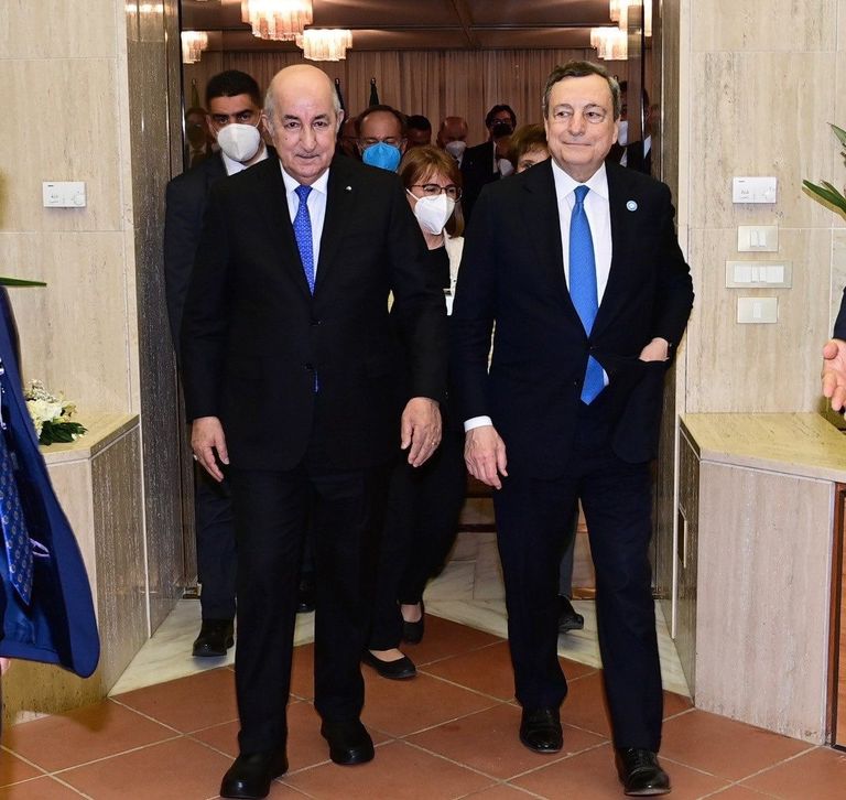 مراسم استقبال الرئيس الجزائري لرئيس الوزراء الإيطالي مراسم توقيع الاتفاقية الطاقوية بين سوناطراك الجزائرية وإيني الإيطالية