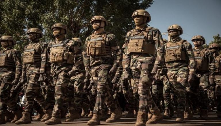 جانب من استعراض سابق الجيش في مالي -أ.ف.ب 