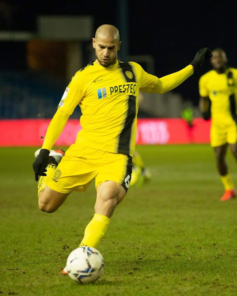 عدلان قديورة منتخب الجزائر