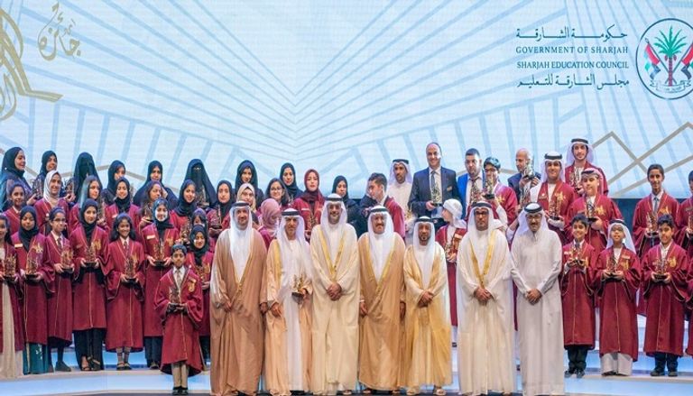 شعار جائزة الشارقة للتميز التربوي