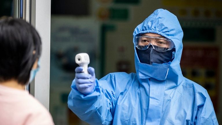 أوميكرون (إكس إي) سلالة هجين بين أوميكرون الأصلي (BA.1) والفرعي (BA.2)