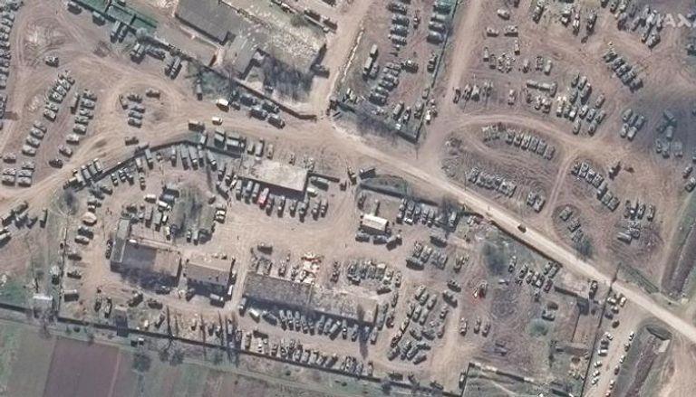 صور للأقمار الصناعية تظهر التعزيزات العسكرية الروسية - ماكسار