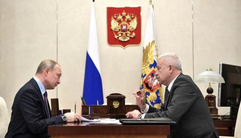 الملياردير الروسي فاجيت أليكبيروف في اجتماع مع بوتين