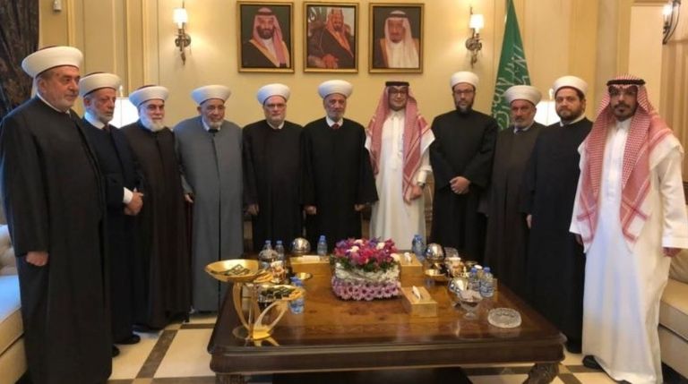 وليد بخاري مع قيادات دينية لبنانية السفير السعودي وليد بخاري مع رئيس الوزراء اللبناني