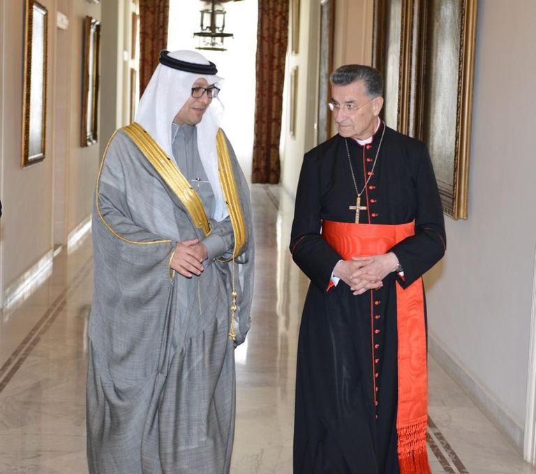 السفير السعودي في لبنان وبشارة الراعي السفير السعودي وليد بخاري مع رئيس الوزراء اللبناني