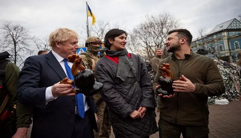 جونسون وزيلينسكي يتجولان في العاصمة كييف