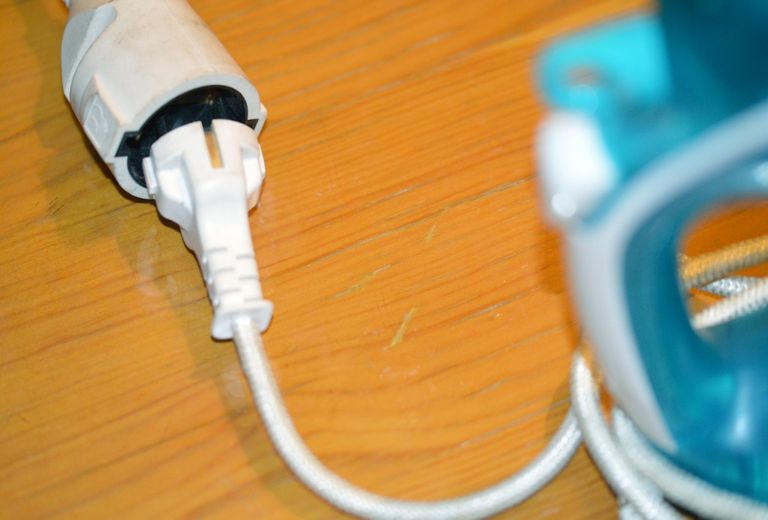 مخاطر الموجات الكهرومغناطيسية