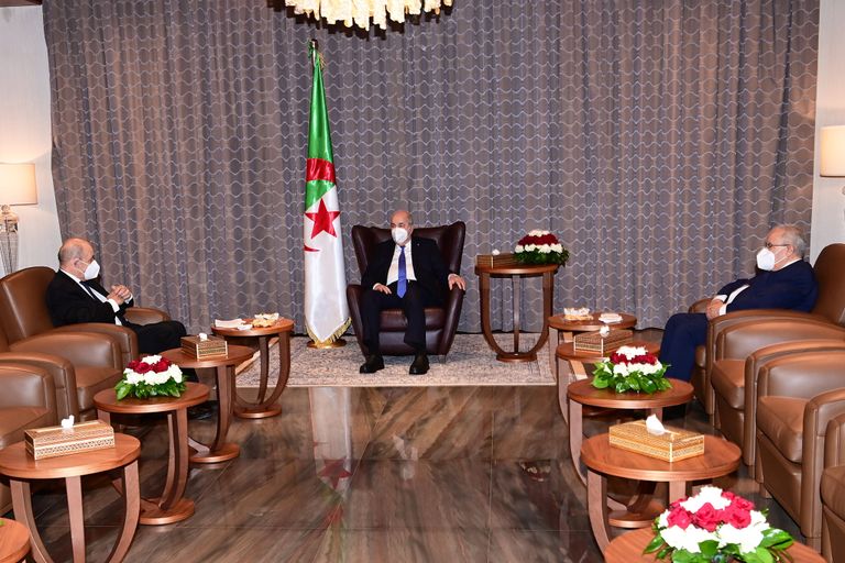 جانب من استقبال الرئيس الجزائري لوزير الخارجية الفرنسي استقبال الرئيس الجزائري لوزير الخارجية الفرنسي