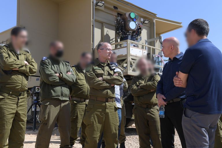 منظومة الليزر الإسرائيلية الجديدة خلال تجربتها