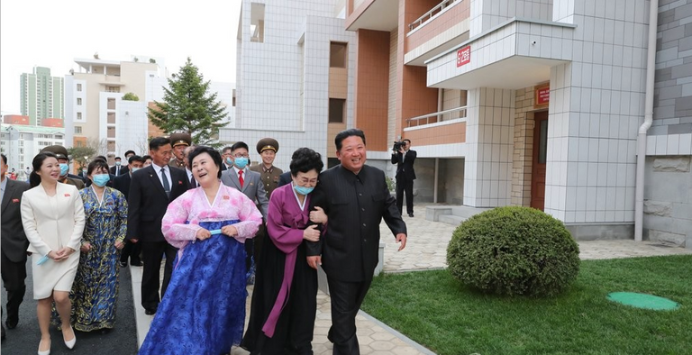 المذيعة ري تشون هي