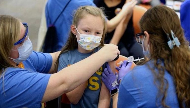 الأطفال يأخذون ربع جرعة اللقاح المعطاة للبالغين