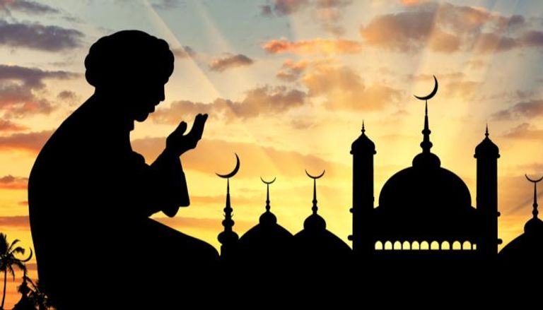 المسلمون يتسابقون بالدعاء والتضرع إلى الله في شهر رمضان