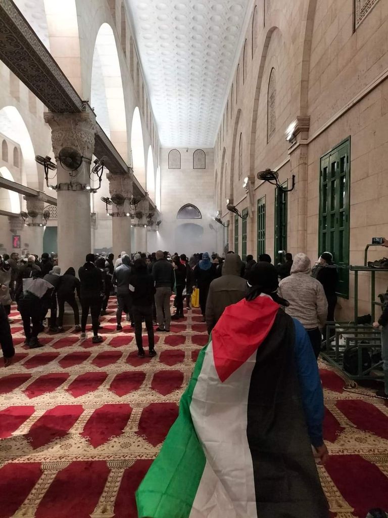 جانب من المواجهات داخل المسجد الأقصى