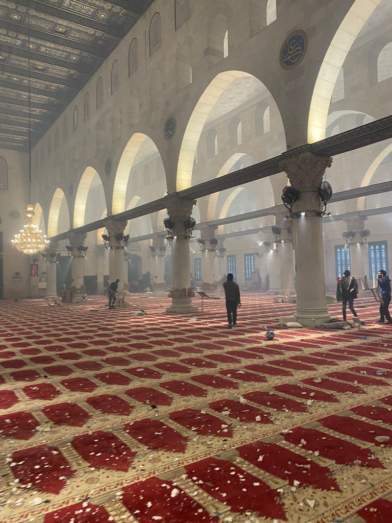 جانب من المواجهات داخل المسجد الأقصى