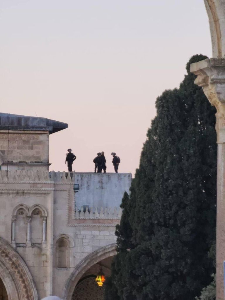 جانب من المواجهات داخل المسجد الأقصى