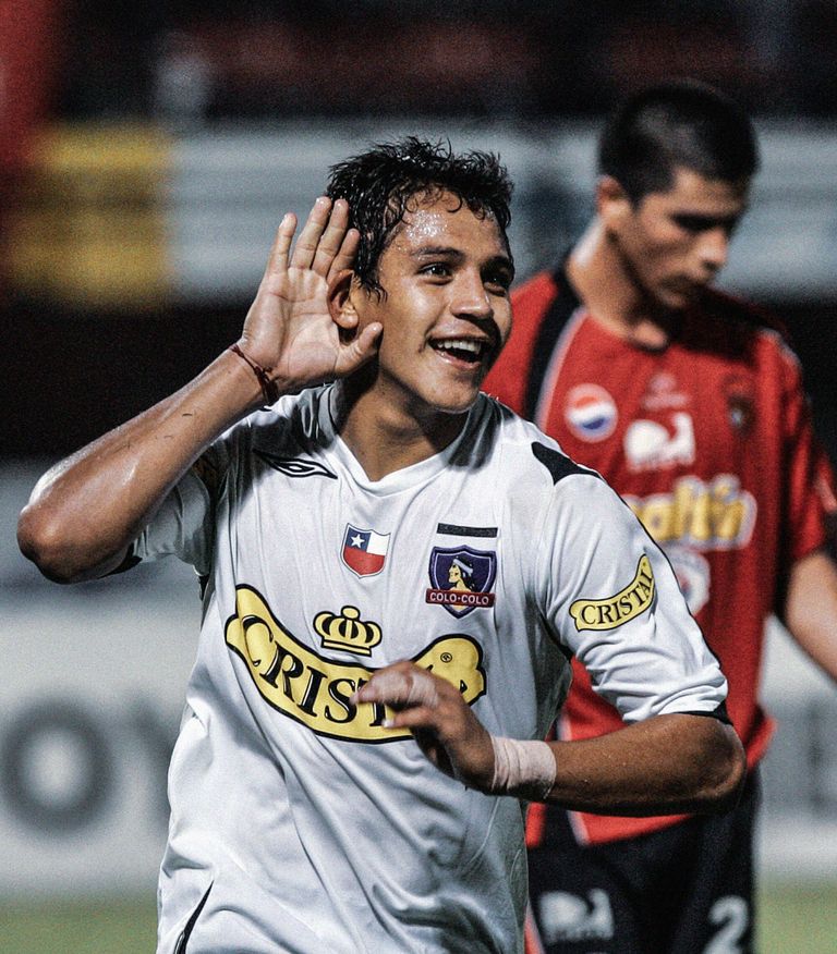 أليكسيس سانشيز في بدايته مع كرة القدم