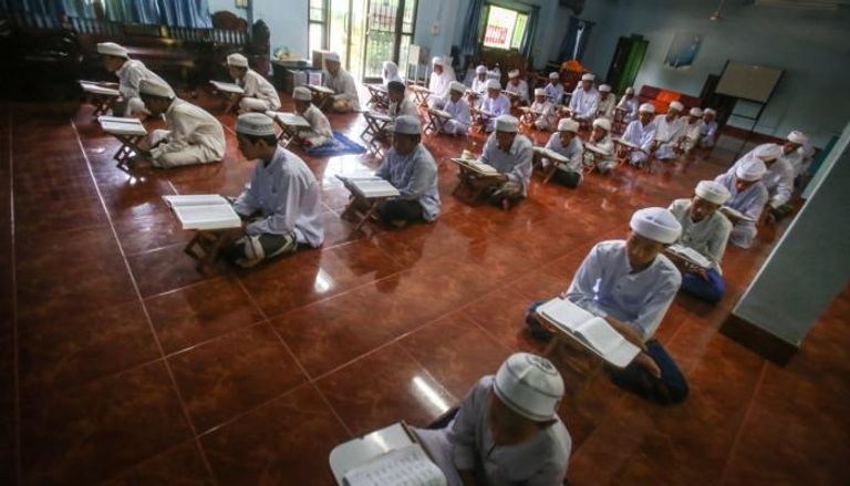 طلاب في جنوب تايلاند يدرسون القرآن في مناطق ذات أغلبية مسلمة - (أ ف ب)