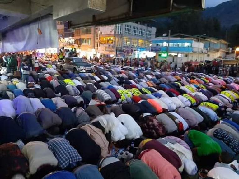 مشاركون في الإفطار الجماعي بمدينة ديسي الإثيوبية