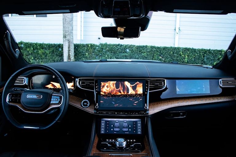 جييب Grand Wagoneer "جيب" جراند واجونير تغير قواعد ليموزين حفلات الزفاف.. ما السر؟ - صورة 3