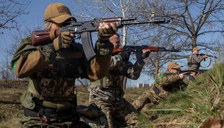 قوات أوكرانية تتلقى تدريبات في كييف- التايمز