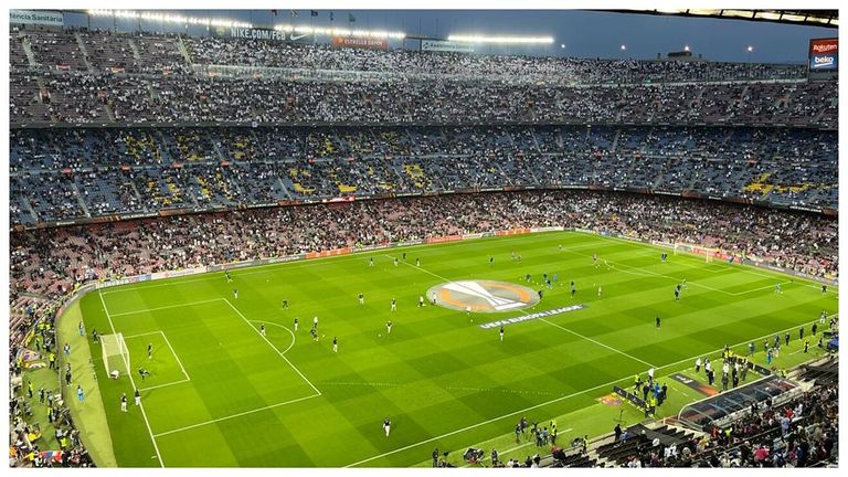 برشلونة وفرانكفورت في كامب نو جمهور فرانكفورت