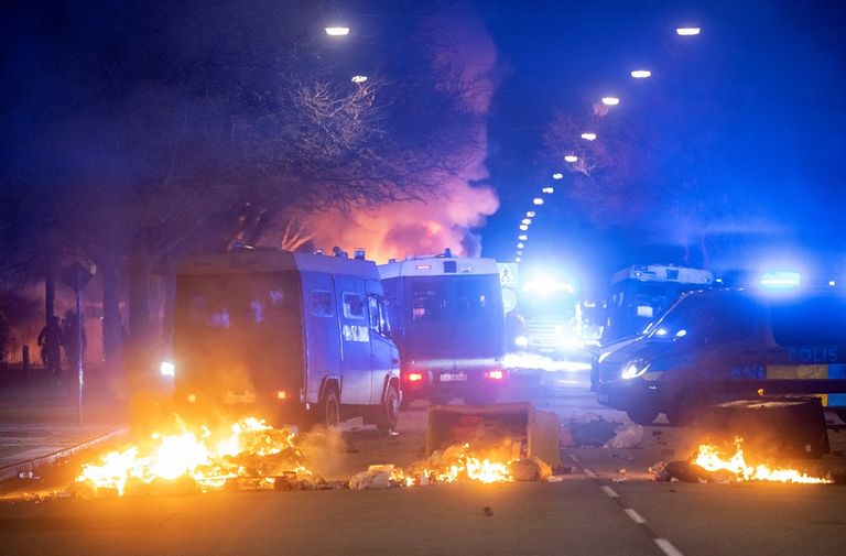 188 142432 sweden protests far right quran burning 3