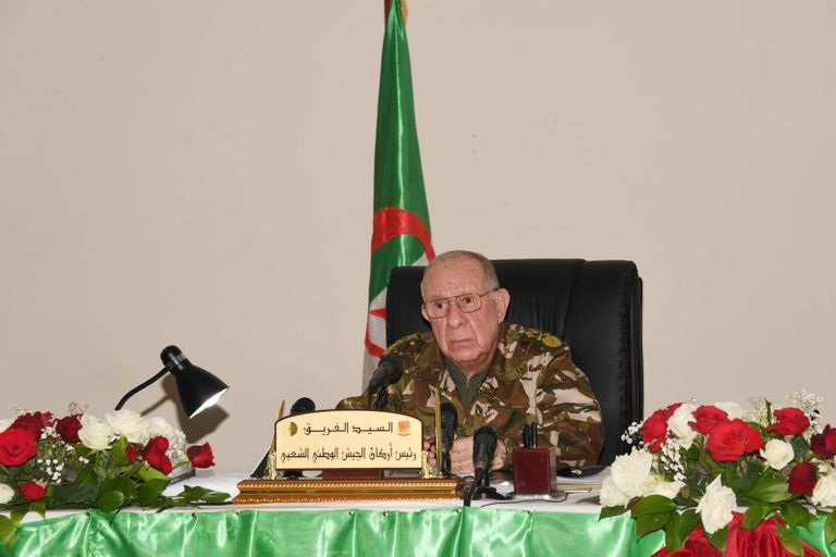 قائد الجيش الجزائري في منطقة برج باجي مختار جنوبي البلاد قائد الجيش الجزائري في منطقة برج باجي مختار جنوبي البلاد