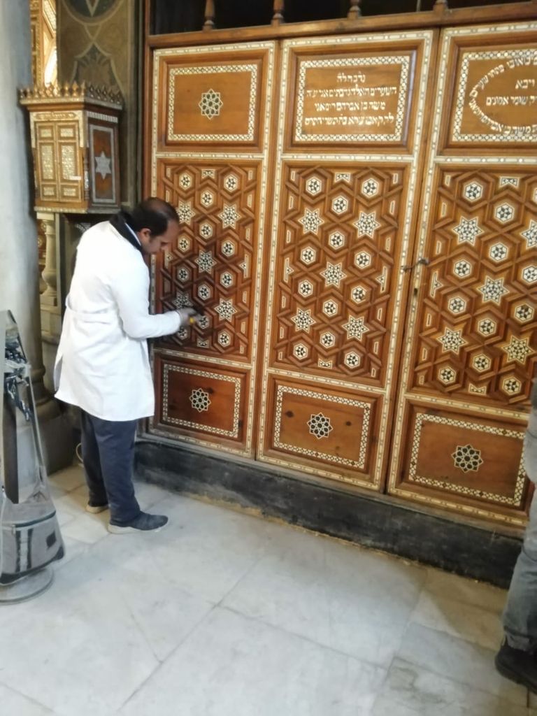 معبد بن عزرا