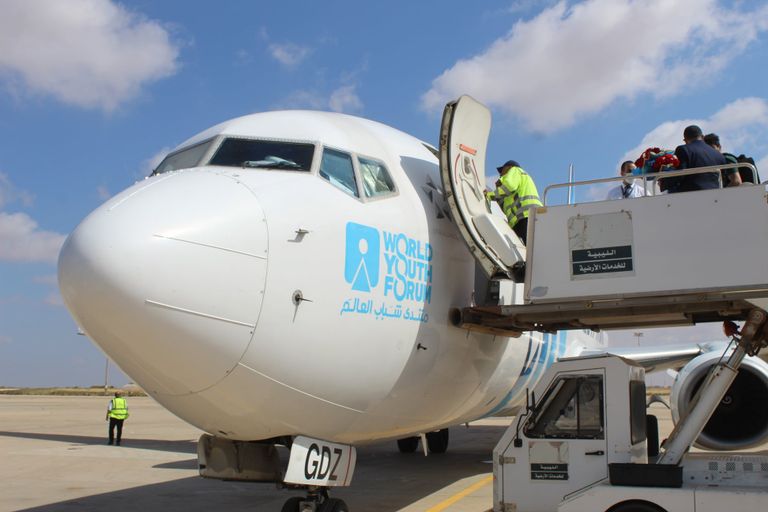 طائرة مصر للطيران تحط في مطار بنينا الدولي