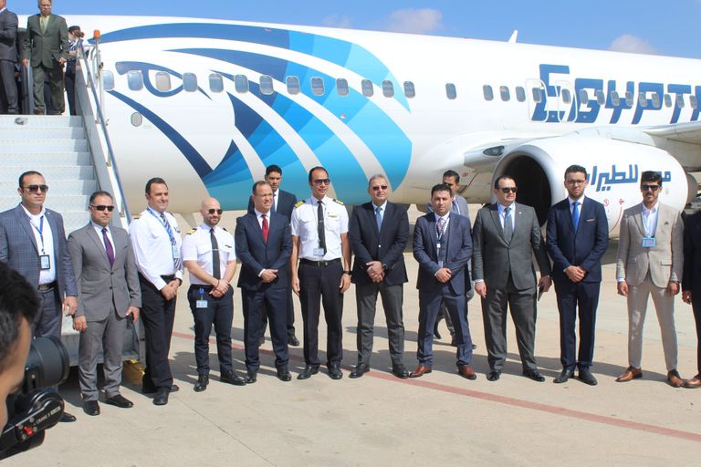 طائرة مصر للطيران تحط في مطار بنينا الدولي