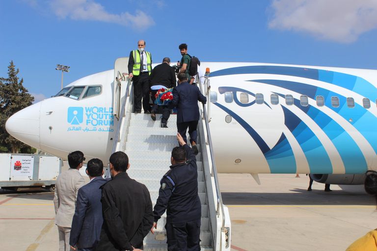 طائرة مصر للطيران تحط في مطار بنينا الدولي