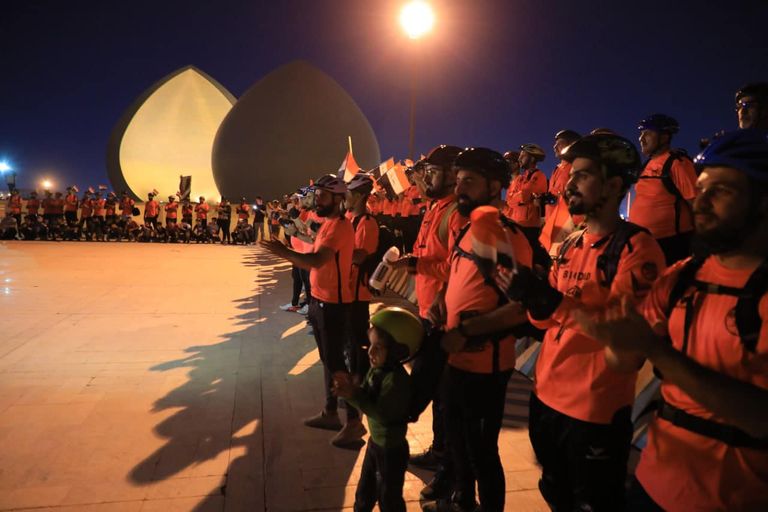 ماراثون للدراجات الهوائية أمام 