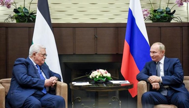 الرئيسان محمود عباس وفلاديمير بوتين - أرشيفية