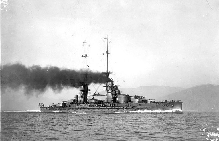 الأساطيل الحربية عنوان القوة