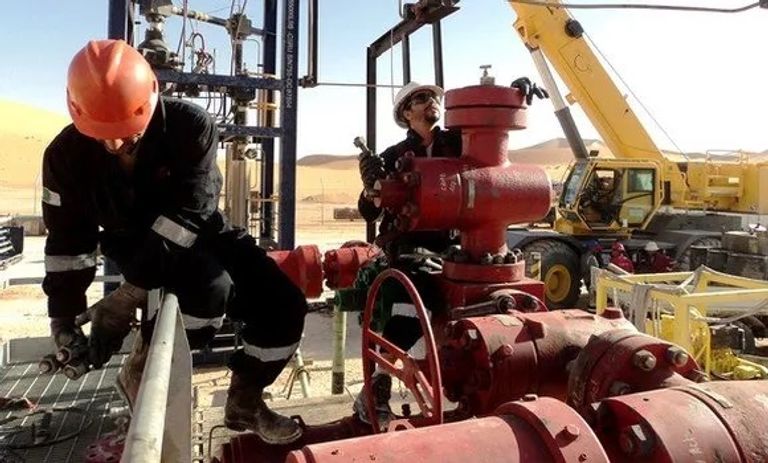 حقل نفطي جنوبي الجزائر - أرشيفية حقل نفطي جنوبي الجزائر - أرشيفية