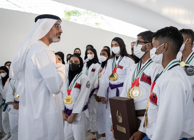 منتخب الإمارات للجوجيتسو مع الشيخ خالد بن محمد بن زايد آل نهيان منتخب الإمارات للجوجيتسو