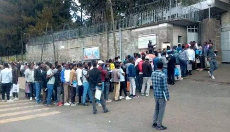 إثيوبيون أمام سفارة روسيا في أديس أبابا