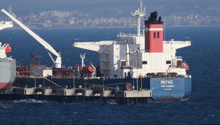 ناقلة النفط الروسية قبالة السواحل اليونانية