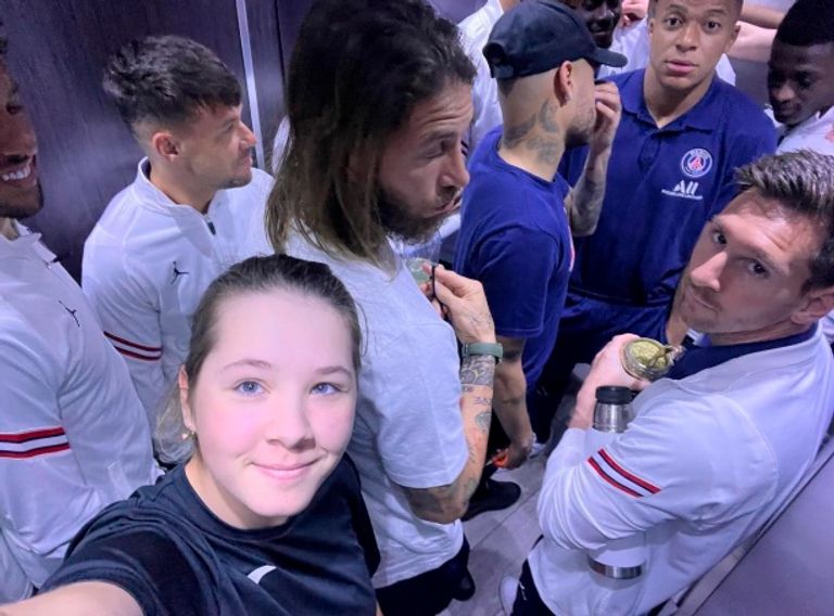 سيلفي لاعبة الجولف سيلفي مارتا مع نجوم باريس