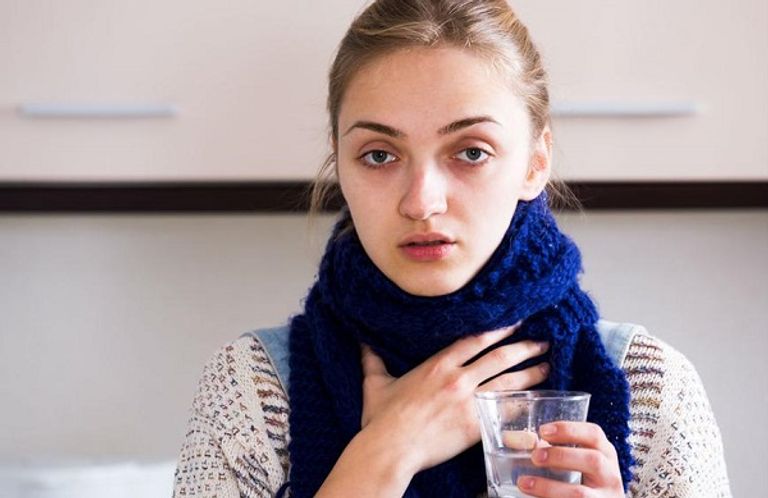 الغرغرة بالماء المالح للتخلص من الزكام بيوم واحد