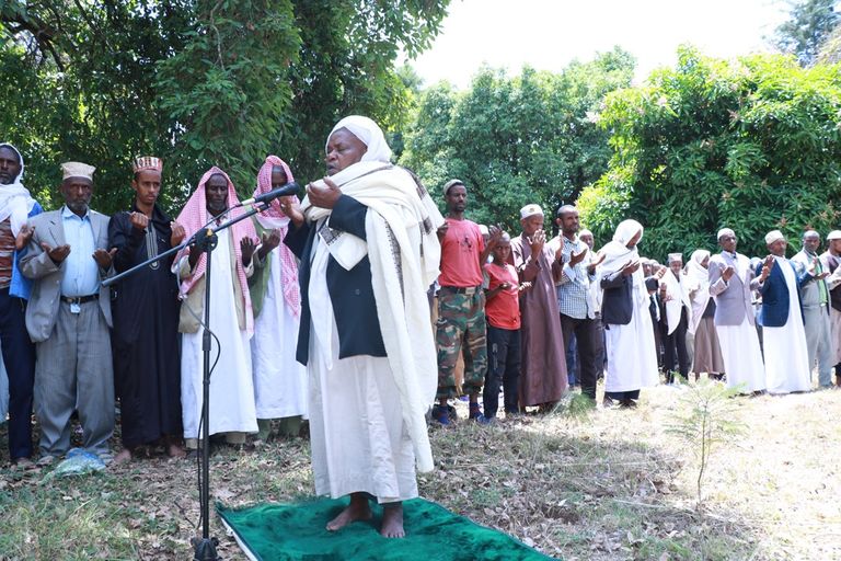 الشيخ محمد أمين مسؤول إدارة مركز