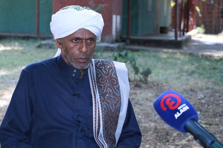 الشيخ محمد أمين مسؤول إدارة مركز