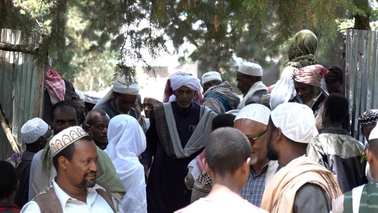 الشيخ محمد أمين مسؤول إدارة مركز