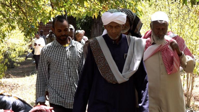 الشيخ محمد أمين مسؤول إدارة مركز