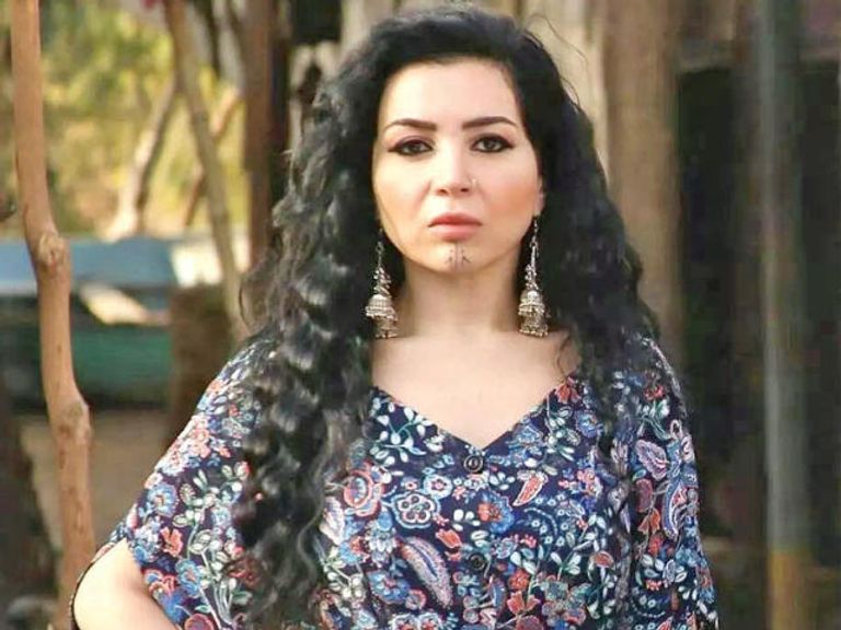 الفنانة مي عز الدين