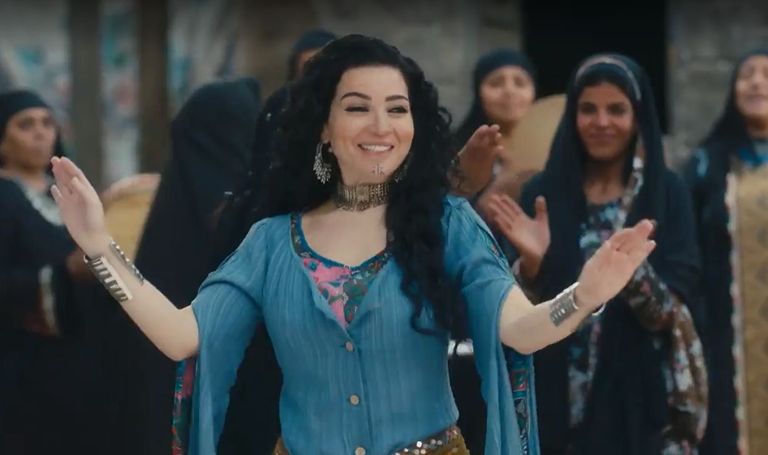 الفنانة مي عز الدين