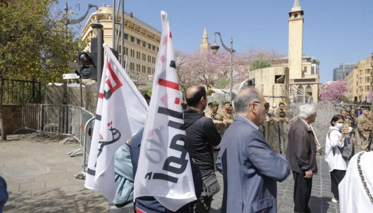 جانب من اعتصام المودعين أمام البرلمان اللبناني تراجع سعر الدولار اليوم في لبنان