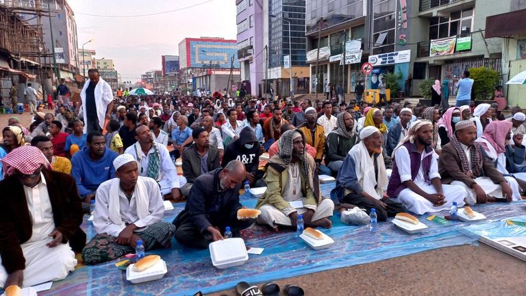 جانب من الإفطارات الجماعية في إثيوبيا