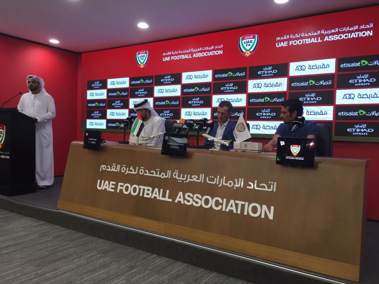 رودلفو أروابارينا في المؤتمر الصحفي الخاص بالمنتخب الإماراتي