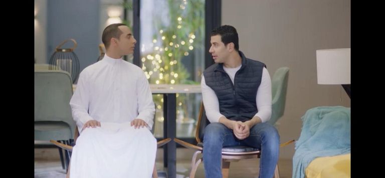 الطفل زياد مع الروبوت متين